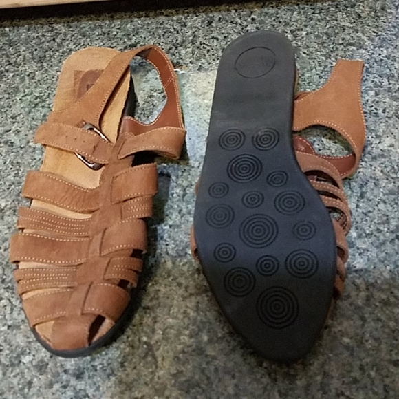 Sandals  Sandra Miller. 10M - Picture 1 of 4